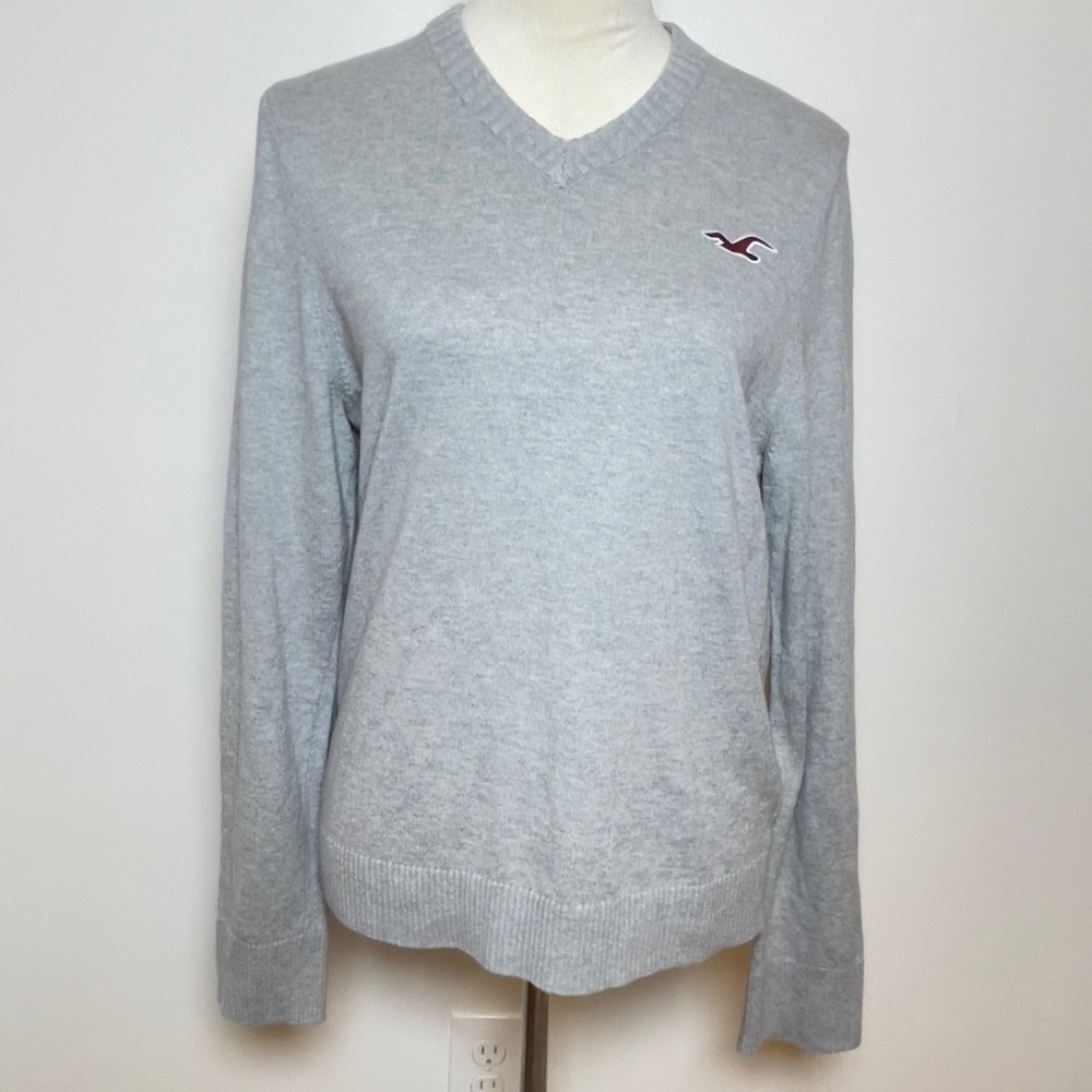 Hollister Soft Gray V-Neck Sweater Women’s Large